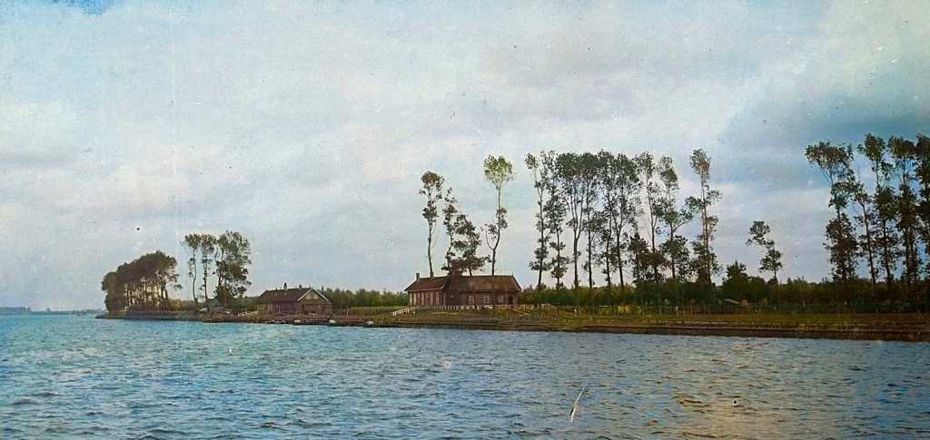 Ingekleurde archieffoto van zalmvisserij Oranje Nassau.